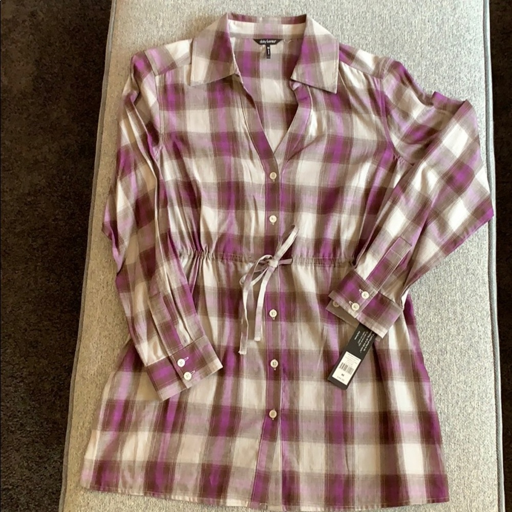 Daisy Fuentes women’s blouse new with tag.